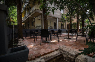 Botanik Coffee More outside