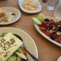 Akrogiali food