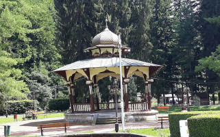 Pizzeria Class outside