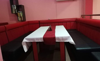 кафе пицария Артиш inside