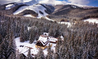 Mikulasska Chata Jasna outside