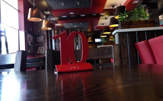 New York Street Pizza inside