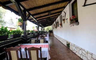 Szeker Fogado Es Etterem inside