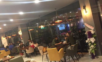 Lamos Cafe inside