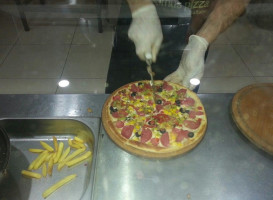 Maximus Pizza food