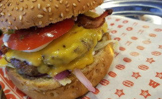 Iwo's Meatburger food