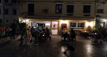 Artisti Italian – Authentic Pizza Pasta In Corfu outside