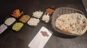 מסעדת לבונה food