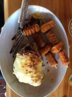 Bucka Pub Steak House food