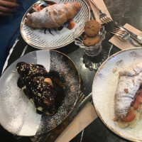 Noww Croissants Coffee food