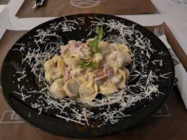 Restorant Cavos food