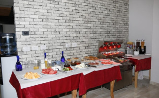 Lord At Autostation food