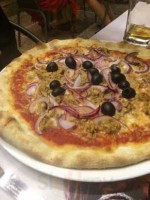 La Pizza Nostra food