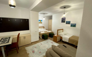 Bar Restaurant Avdi Rexha inside