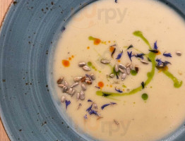 Pod Lipami Restauracja food