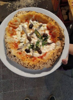 Neapolitan Pizza Fresca food