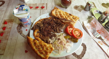 Asmali Bahce Yaprak Ciger Koefte Sucuk food