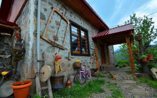 Livera Bir Asir Kahvalti Evi outside