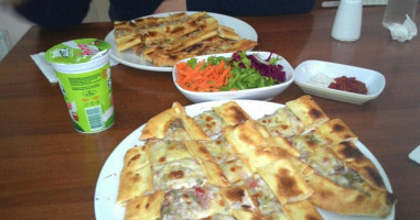 Goenen Sultan Pide food