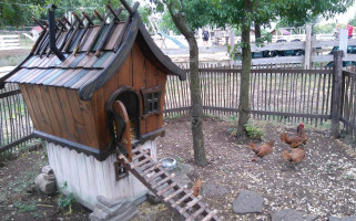 Farmapark Lubina Kontaktná Zoo outside