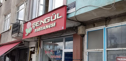 Senguel Pastanesi outside