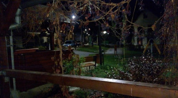 KrokodÍl Kebab outside