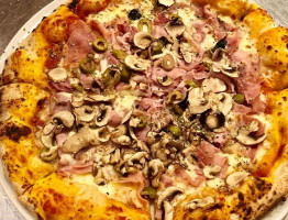 Garden Pizza Salad food