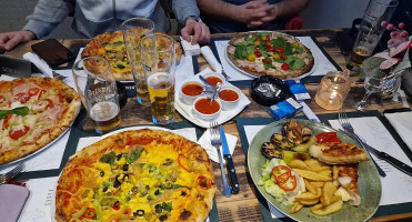 Garden Pizza Salad food