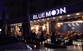 Bluemoon Cafe Lounge outside