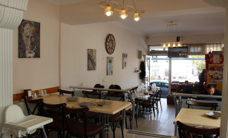 Tarihi Yörükoğlu Köftecisi inside