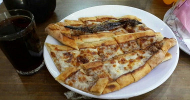 Özlem Pide food