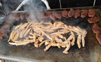 Köfte Tost Kokoreç çiğ Köfte Tavuk Döner food