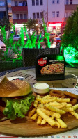 Crakers Pizza food