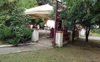 Jasmine Sushi&pizza outside