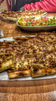 Arzum Pide Salonu food