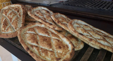 Yeşil Derik Pide Fırını food