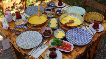 Zivera Köy Kahvaltısı Ve Bungalov drink