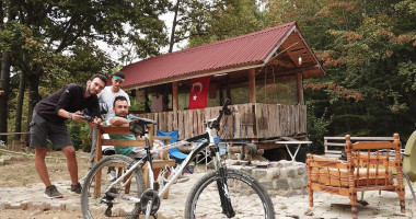 Muhtar'ın Yeri outside