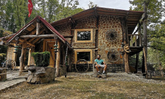 Muhtar'ın Yeri outside