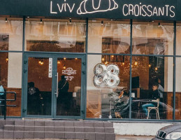 Lviv Croissants outside