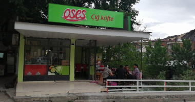 Oses Çiğ Köfte outside