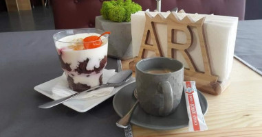 Loft Cafe Ari drink