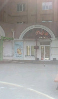 Oskar outside