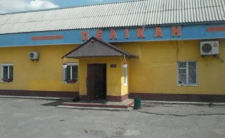 The Pelican outside