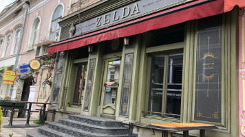 Zelda outside