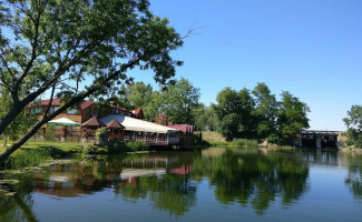 Колиба водна outside