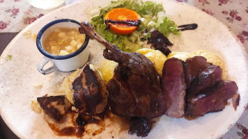 Fekete Gólya Étterem food