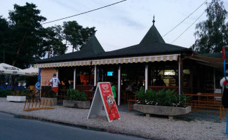 Hunyadi Söröző outside