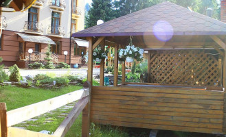 Grand Pylypetsʹ outside