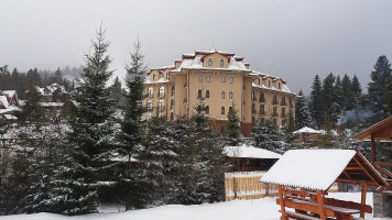 Grand Pylypetsʹ outside